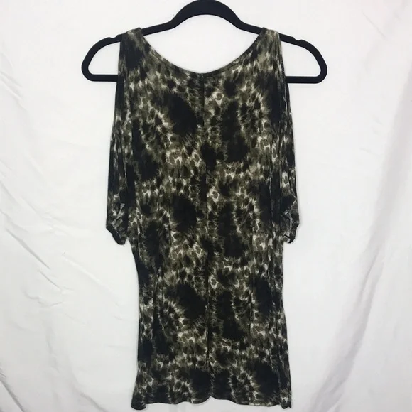 Cold Shoulder Tee - Picture 4 of 6